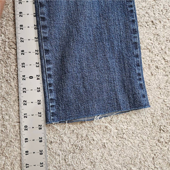 Lilly Pulitzer Women's Cut Off Jeans Pants Cropped Embroidered Size 8 - Picture 12 of 15